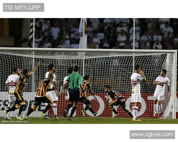 脏辫足球明星的风采与魅力全景展示，领略他们的场上风云与时尚风格