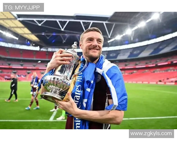 斗鸡眼足球明星的传奇人生与赛场风采揭秘